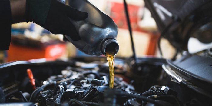 Профессионалы поведали об опасности рекомендованного автопроизводителями моторного масла