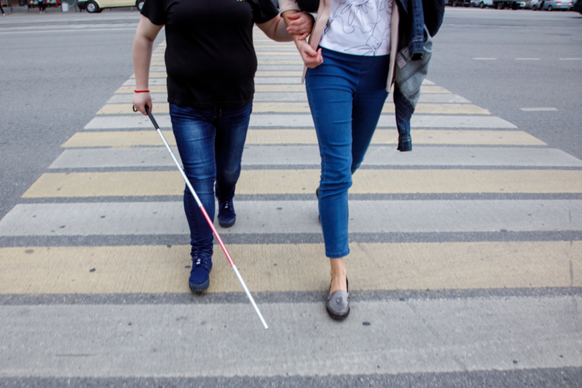 Инвалид 3 группы зрение. Инвалиды по зрению. Человек с белой тростью. Слепые инвалиды. Незрячие инвалиды.