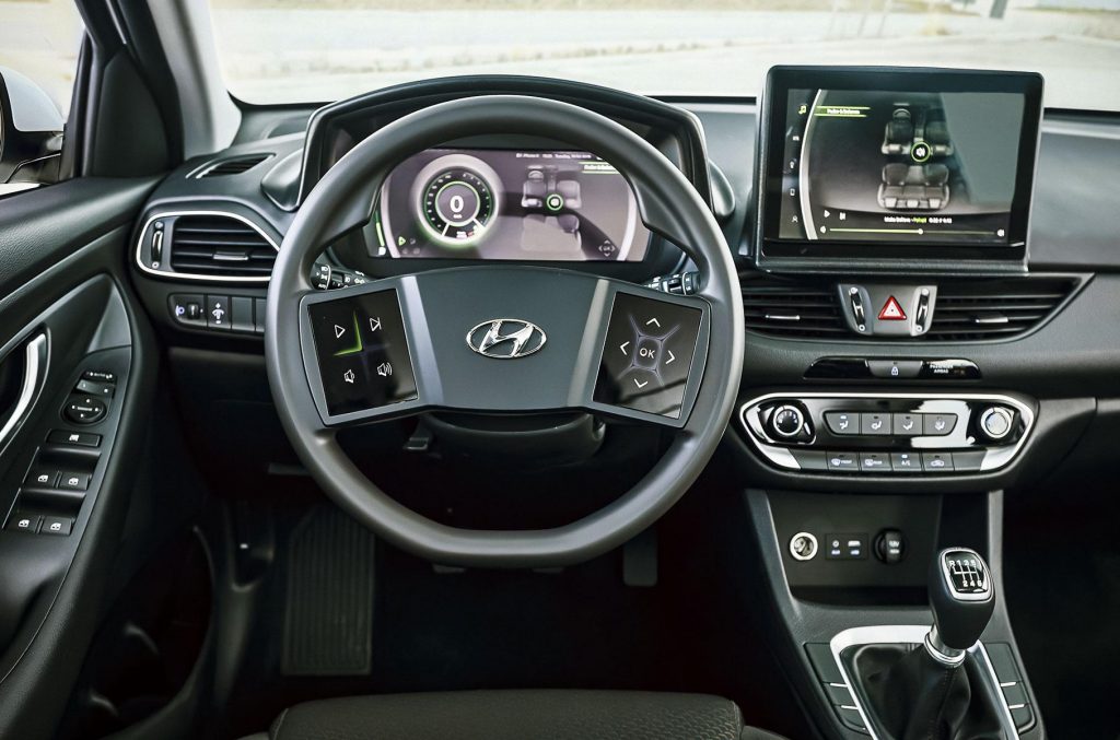 Hyundai работает над рулем с экраном по центру